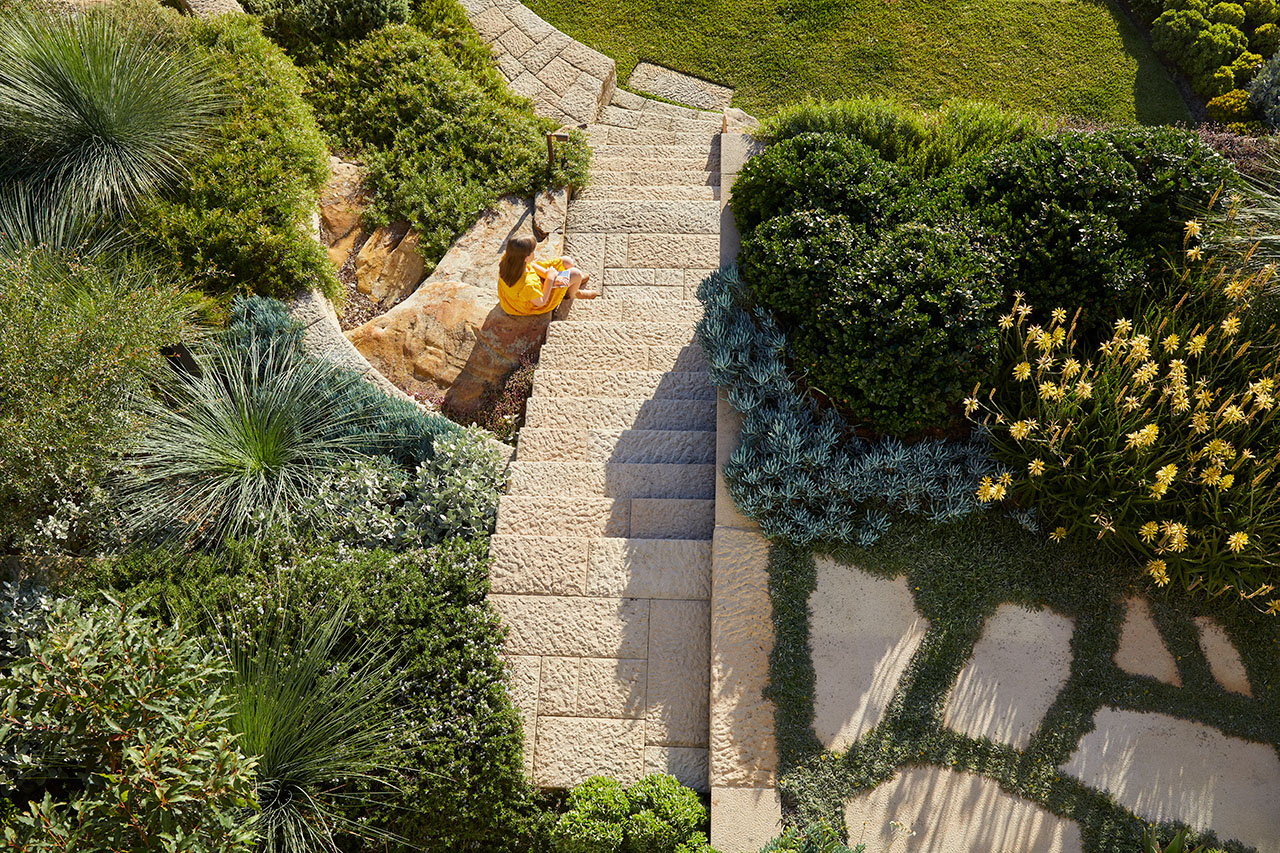 D1_gardenseated_w1280